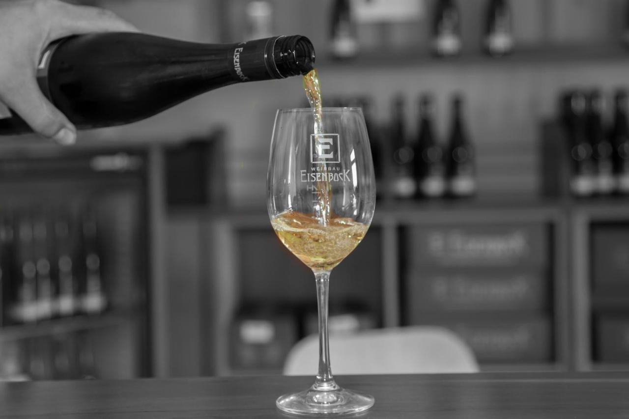 Ferienwohnung Am Weingut Eisenbock Strass  외부 사진